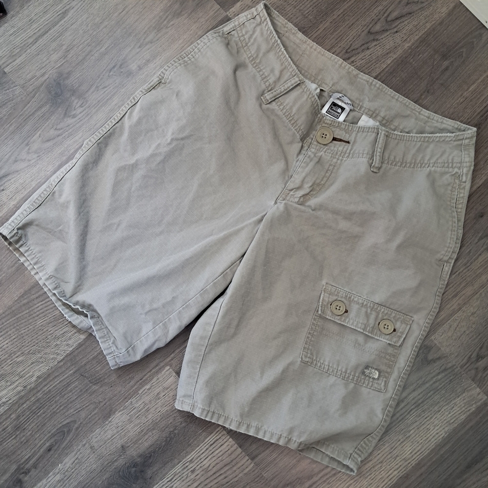 The North Face Shorts Womens 4 Long Beige 100% Cotton Cargo Hike Camping